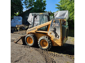Bobcat Mustang 2044 līzingu Bobcat Mustang 2044: foto 3