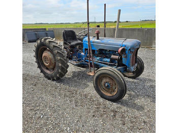 Traktors FORDSON