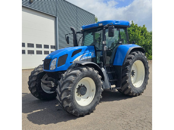 Traktors NEW HOLLAND T7000