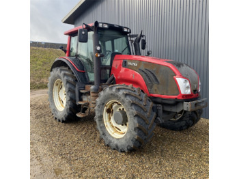 Traktors VALTRA T153