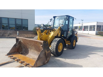 Riteņu iekrāvējs CATERPILLAR 906M