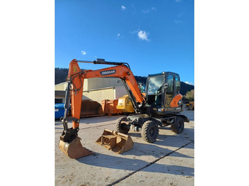 Riteņu ekskavators DOOSAN DX57W