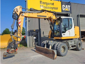 Riteņu ekskavators LIEBHERR A 913