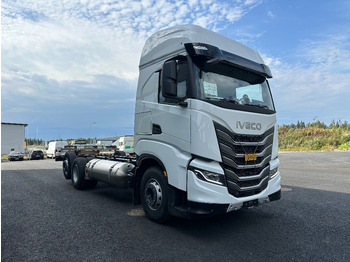 Jaunā Šasija kravas automašīna Iveco S-Way AS26S50 NP 2xLNG 6x2*4: foto 3 Jaunā Šasija kravas automašīna Iveco S-Way AS26S50 NP 2xLNG 6x2*4: foto 3