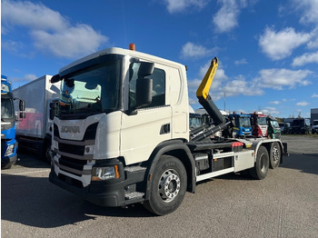 Pacēlājs ar āķi SCANIA P 360