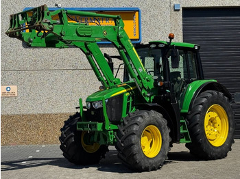 Traktors JOHN DEERE 6110M