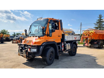 Komunālais traktors UNIMOG U400