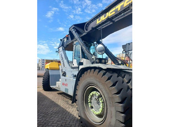 Sānu konteineru krāvējs HYSTER