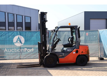 Dīzeļiekrāvējs TOYOTA FDF 30