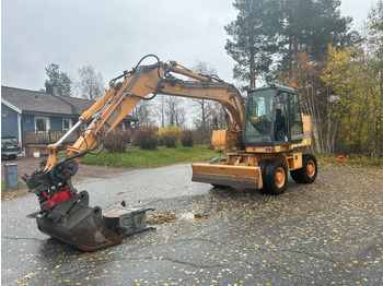 Riteņu ekskavators CASE 788