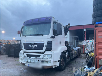 Pacēlājs ar āķi MAN TGS 26.440