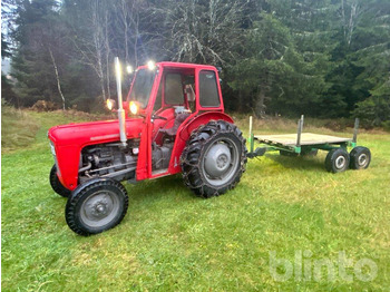 Traktors MASSEY FERGUSON
