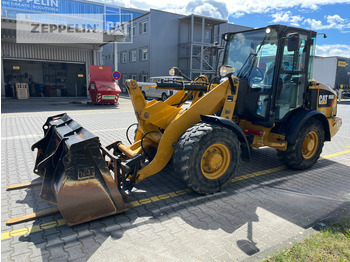 Riteņu iekrāvējs CATERPILLAR 906M