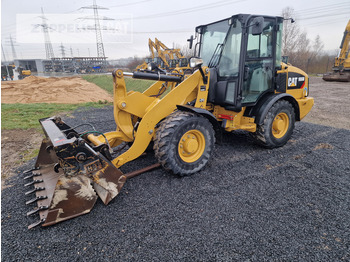 Riteņu iekrāvējs CATERPILLAR 906M
