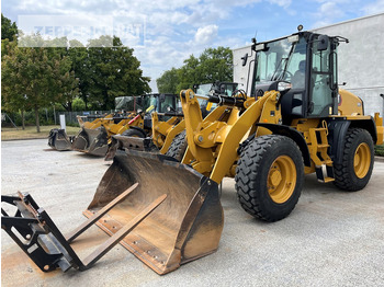 Riteņu iekrāvējs CATERPILLAR 910