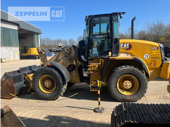 Riteņu iekrāvējs CATERPILLAR 920