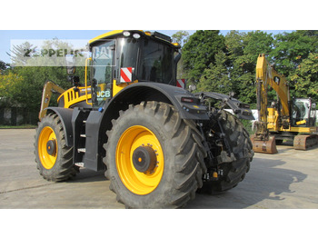 Traktors JCB