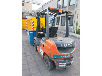 Dīzeļiekrāvējs TOYOTA FDF 25