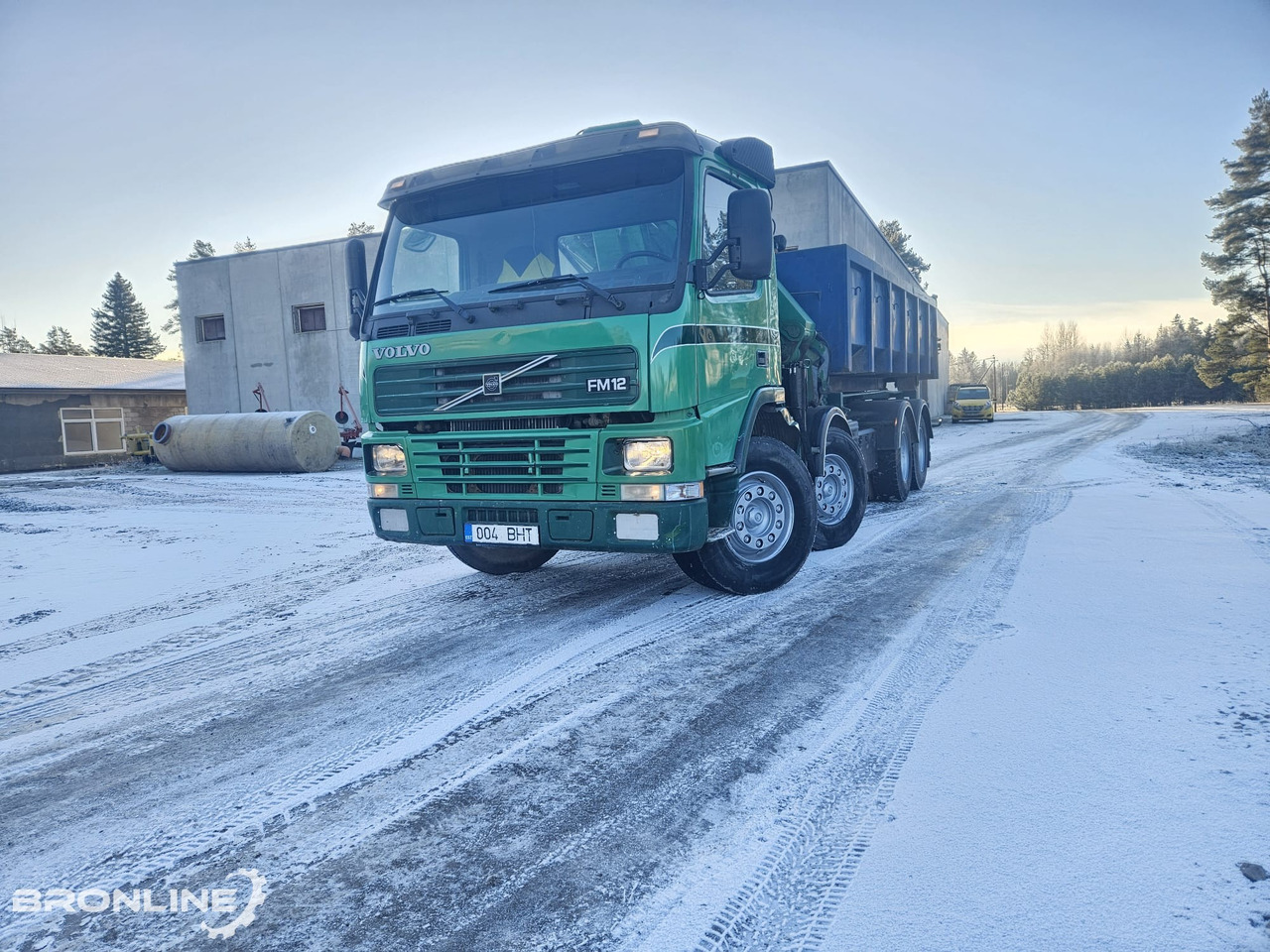 2002 Volvo FM12 8x4 Cable lift + Crane HMF - Kravas automašīna - kabeļu sistēma, Kravas auto ar manipulatoru: foto 3 2002 Volvo FM12 8x4 Cable lift + Crane HMF - Kravas automašīna - kabeļu sistēma, Kravas auto ar manipulatoru: foto 3