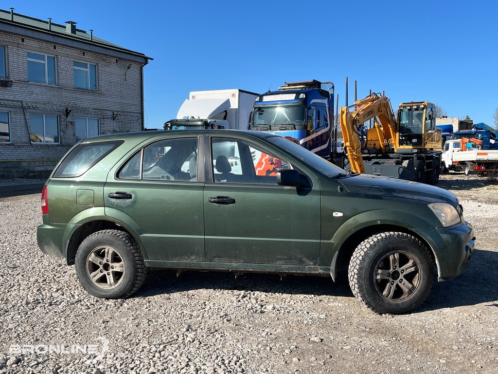 2004 KIA Sorento 4x4 - Vieglā automašīna: foto 4 2004 KIA Sorento 4x4 - Vieglā automašīna: foto 4