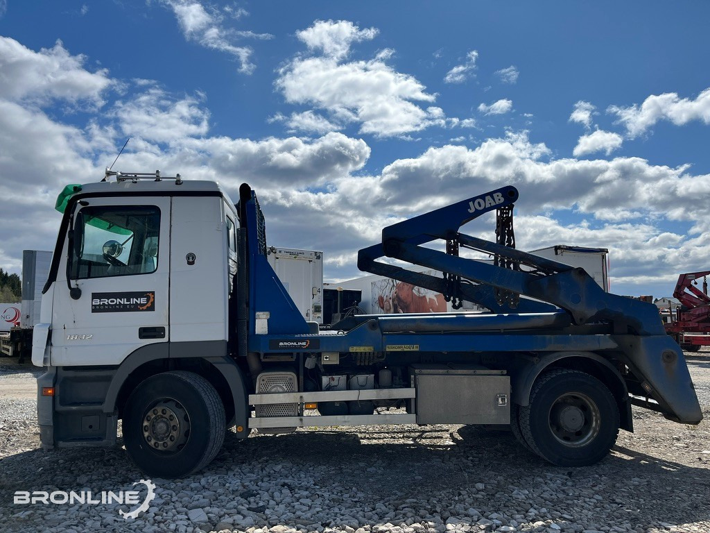 2004 Mercedes-Benz Actros 1832 Skip Loader Joab - Būvgružu konteineru vedējs: foto 3 2004 Mercedes-Benz Actros 1832 Skip Loader Joab - Būvgružu konteineru vedējs: foto 3