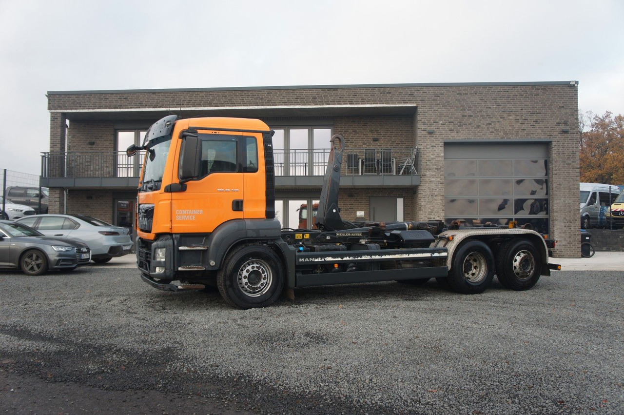 MAN TGS 26.420 Abrollkipper Meiller - Pacēlājs ar āķi: foto 1 MAN TGS 26.420 Abrollkipper Meiller - Pacēlājs ar āķi: foto 1