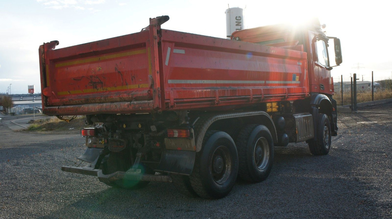 Mercedes-Benz Arocs 2653 Dreiseitenkipper Meiller Bordmatik - Kravas automašīna pašizgāzējs: foto 4 Mercedes-Benz Arocs 2653 Dreiseitenkipper Meiller Bordmatik - Kravas automašīna pašizgāzējs: foto 4