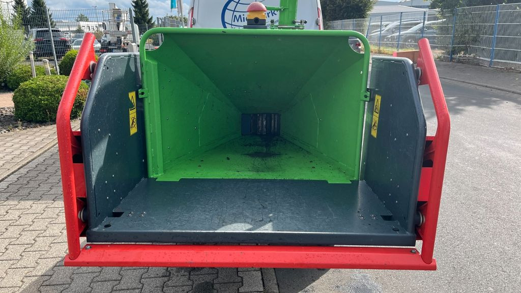 GreenMech Arborist 130 Häcksler Holz GreenMech Arborist 130 Häcksler Holz - Piekabe: foto 5 GreenMech Arborist 130 Häcksler Holz GreenMech Arborist 130 Häcksler Holz - Piekabe: foto 5