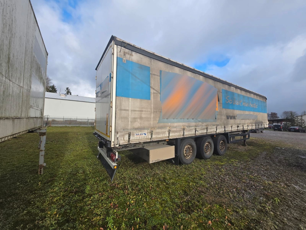 Schmitz Cargobull S01 Pritsche + Plane Auflieger - Tenta puspiekabe: foto 2 Schmitz Cargobull S01 Pritsche + Plane Auflieger - Tenta puspiekabe: foto 2