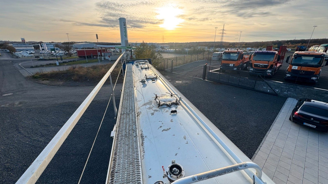 Spitzer SK 2760 CAL GGVS 60m³ Kippsilo - Silosa puspiekabe: foto 5 Spitzer SK 2760 CAL GGVS 60m³ Kippsilo - Silosa puspiekabe: foto 5