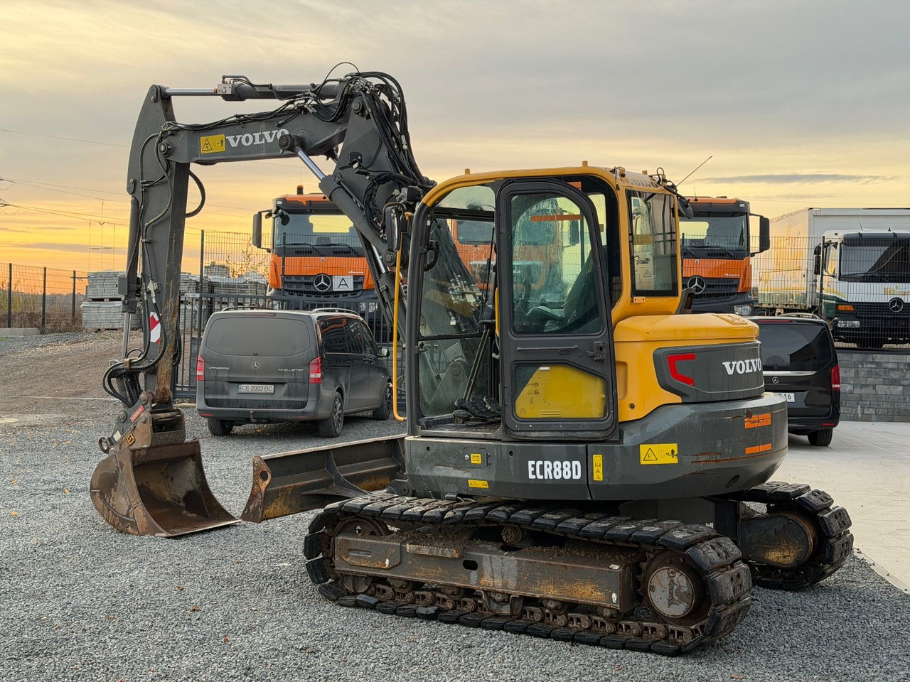 Mini-ekskavators Volvo ECR 88 D Verstellauslger OQ Oilquick: foto 13