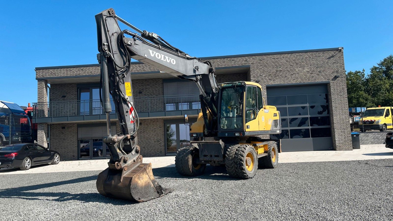 Volvo EW180D 20500 Kg Verstellausleger OilQuick - Riteņu ekskavators: foto 1 Volvo EW180D 20500 Kg Verstellausleger OilQuick - Riteņu ekskavators: foto 1