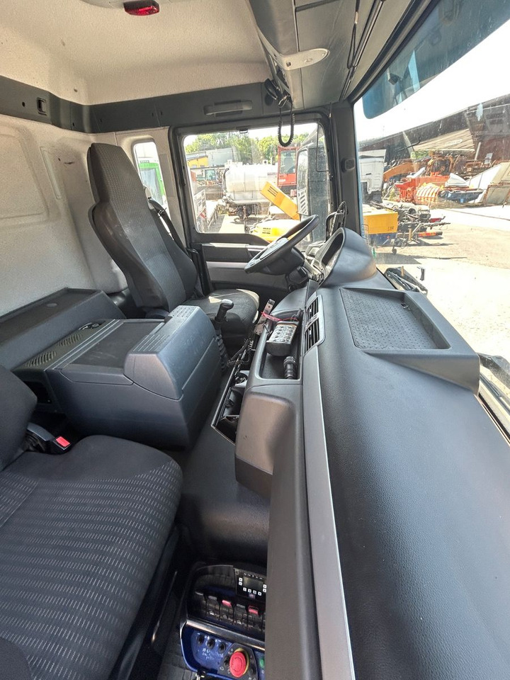 Kravas auto ar manipulatoru MAN TGS 8x2 mit HMF Kran 6020 Jip Winde: foto 9