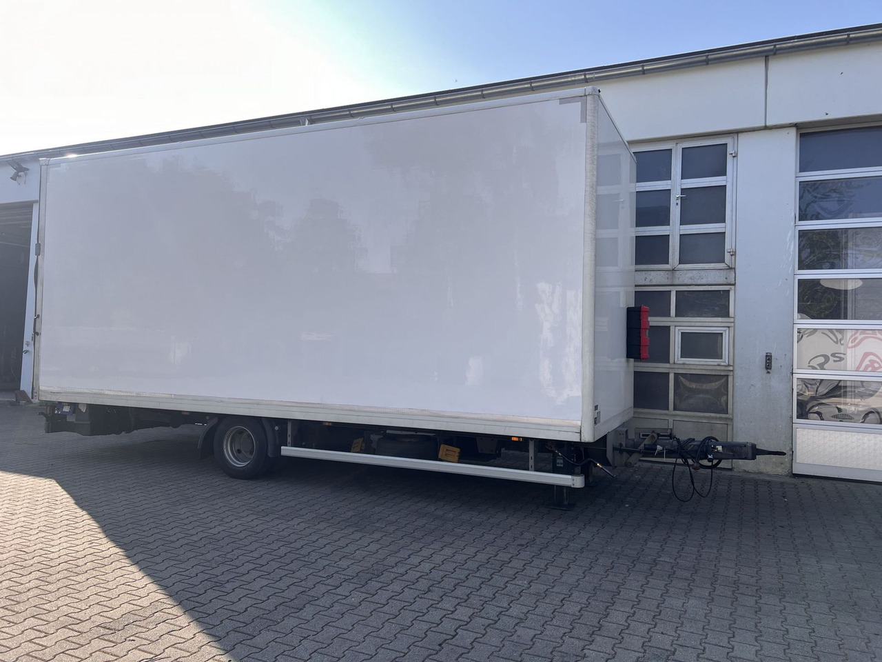 1 Achs Kofferanhänger, Ladebordwand - Piekabe slēgtā virsbūve: foto 4 1 Achs Kofferanhänger, Ladebordwand - Piekabe slēgtā virsbūve: foto 4