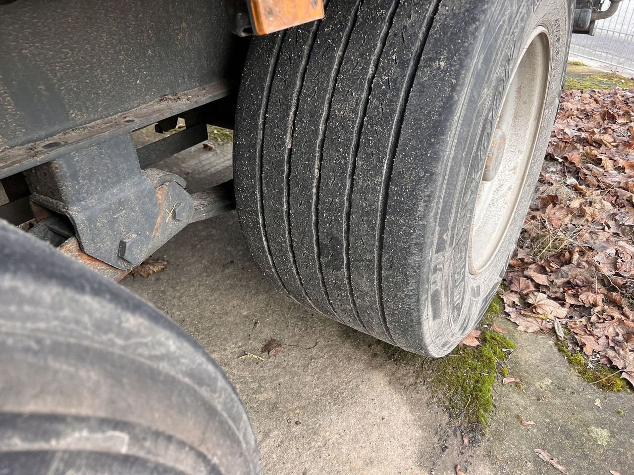 14 t Tandemkipper- Tieflader, Breitbereifung - Piekabe pašizgāzējs: foto 4 14 t Tandemkipper- Tieflader, Breitbereifung - Piekabe pašizgāzējs: foto 4