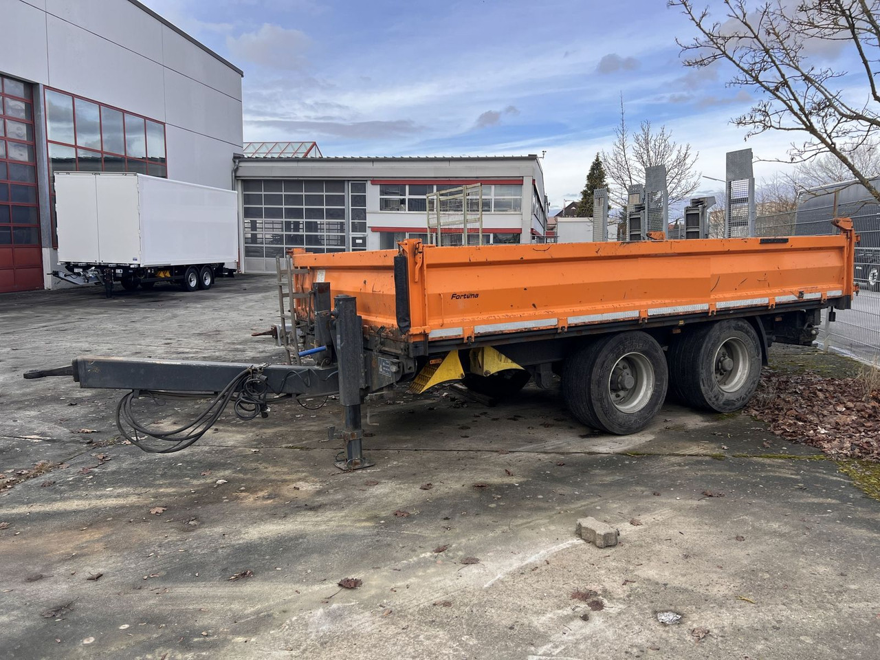 14 t Tandemkipper- Tieflader, Breitbereifung - Piekabe pašizgāzējs: foto 1 14 t Tandemkipper- Tieflader, Breitbereifung - Piekabe pašizgāzējs: foto 1