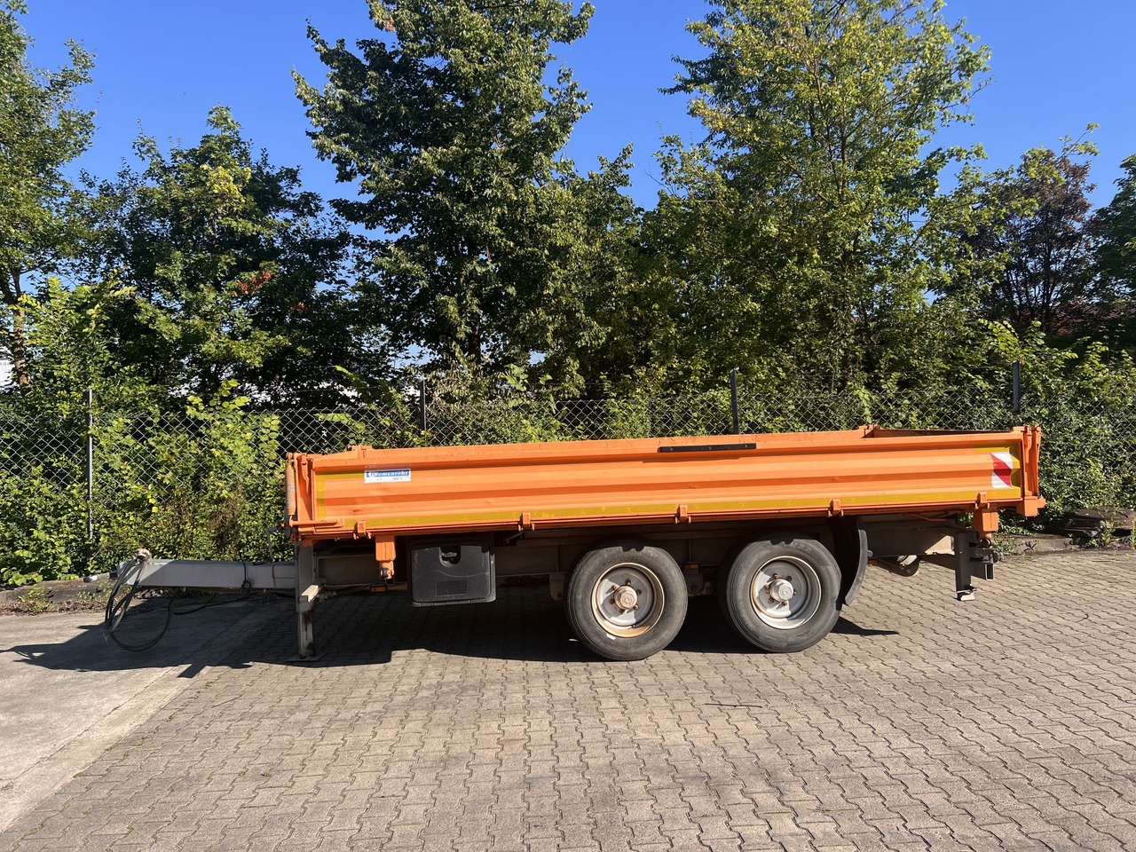 Blomenroehr 888/14000 14 t Tandemkipper- Tieflader - Piekabe pašizgāzējs: foto 1 Blomenroehr 888/14000 14 t Tandemkipper- Tieflader - Piekabe pašizgāzējs: foto 1