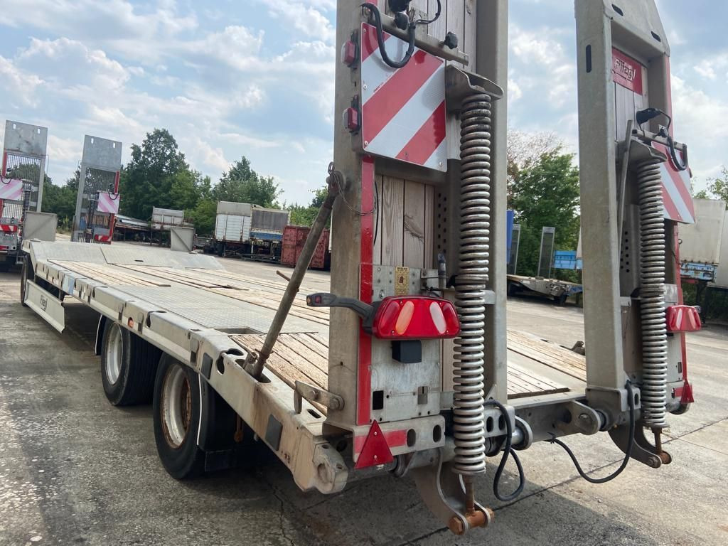 Fliegl DTS 300 3 Achs Tiefladeranhänger - Piekabe zema profila platforma: foto 4 Fliegl DTS 300 3 Achs Tiefladeranhänger - Piekabe zema profila platforma: foto 4