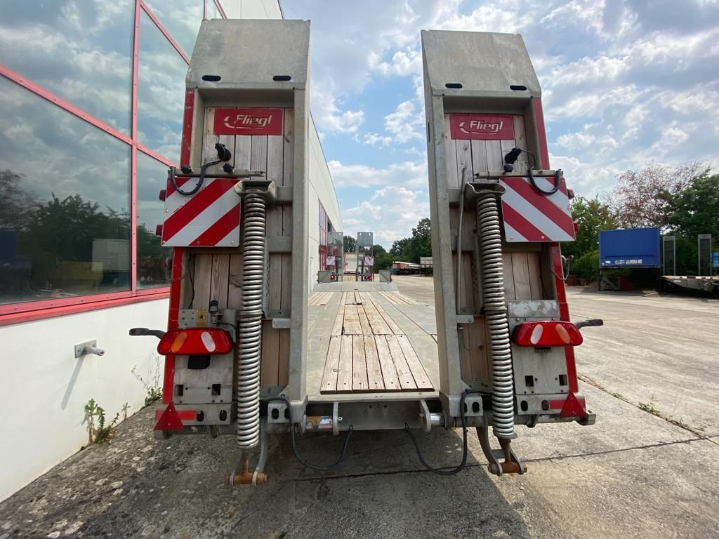 Fliegl DTS 300 3 Achs Tiefladeranhänger - Piekabe zema profila platforma: foto 5 Fliegl DTS 300 3 Achs Tiefladeranhänger - Piekabe zema profila platforma: foto 5