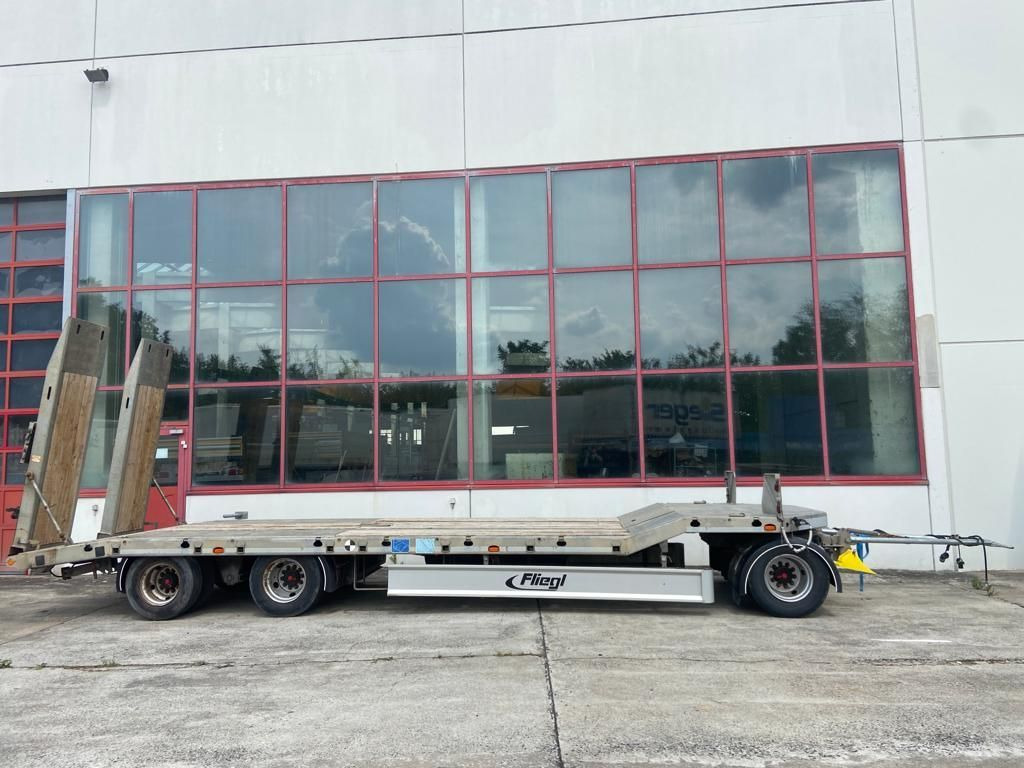 Fliegl DTS 300 3 Achs Tiefladeranhänger - Piekabe zema profila platforma: foto 3 Fliegl DTS 300 3 Achs Tiefladeranhänger - Piekabe zema profila platforma: foto 3