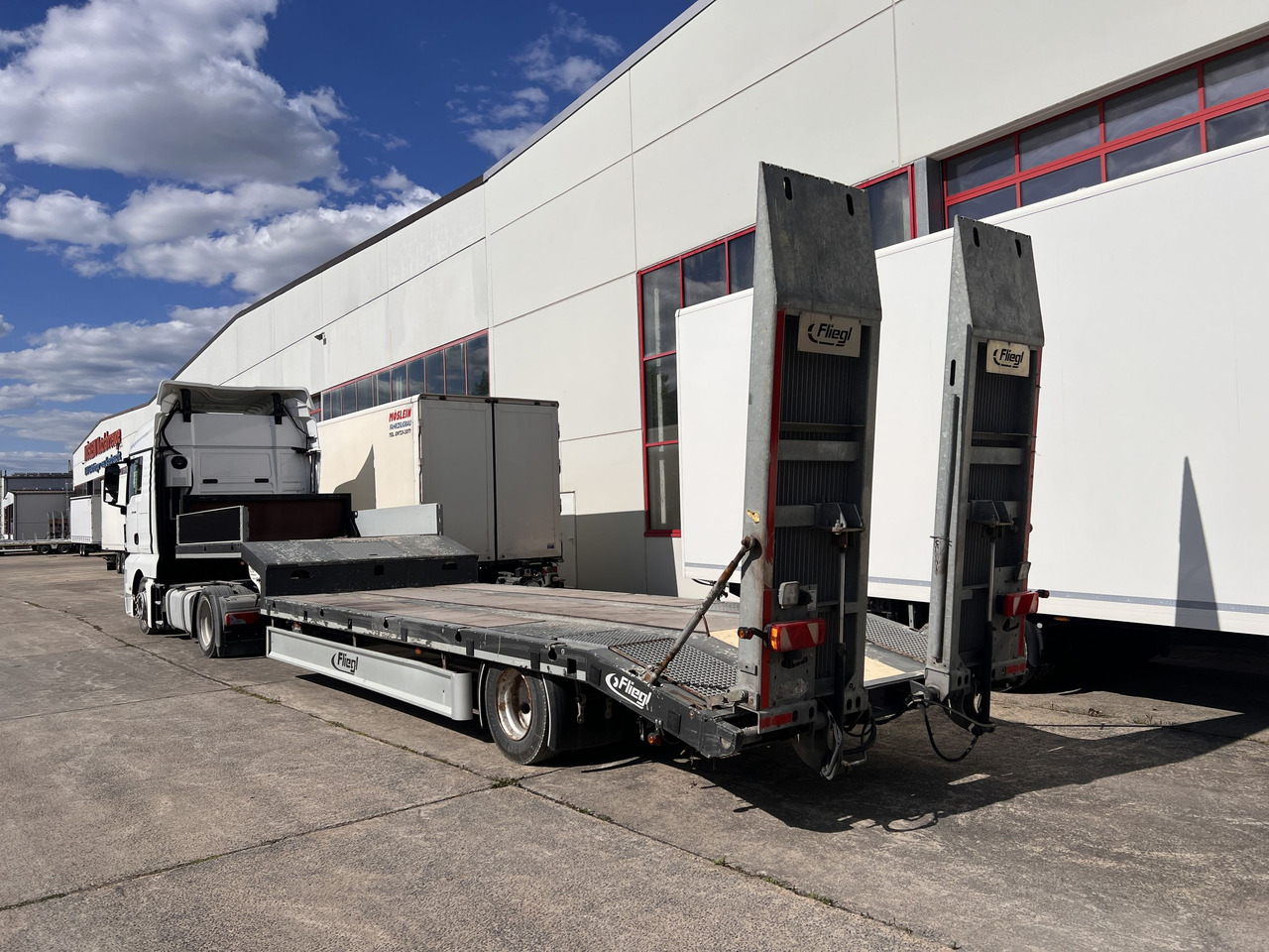 Fliegl SES210 1 Achs Satteltieflader - Puspiekabe zema profila platforma: foto 5 Fliegl SES210 1 Achs Satteltieflader - Puspiekabe zema profila platforma: foto 5