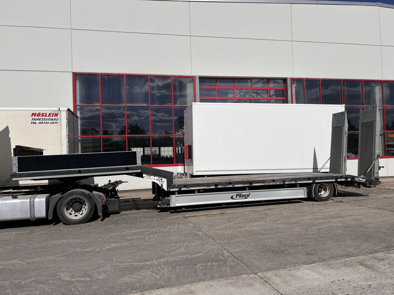 Fliegl SES210 1 Achs Satteltieflader - Puspiekabe zema profila platforma: foto 4 Fliegl SES210 1 Achs Satteltieflader - Puspiekabe zema profila platforma: foto 4