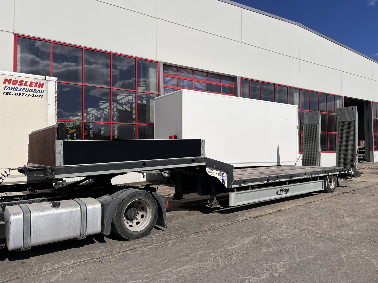 Fliegl SES210 1 Achs Satteltieflader - Puspiekabe zema profila platforma: foto 3 Fliegl SES210 1 Achs Satteltieflader - Puspiekabe zema profila platforma: foto 3