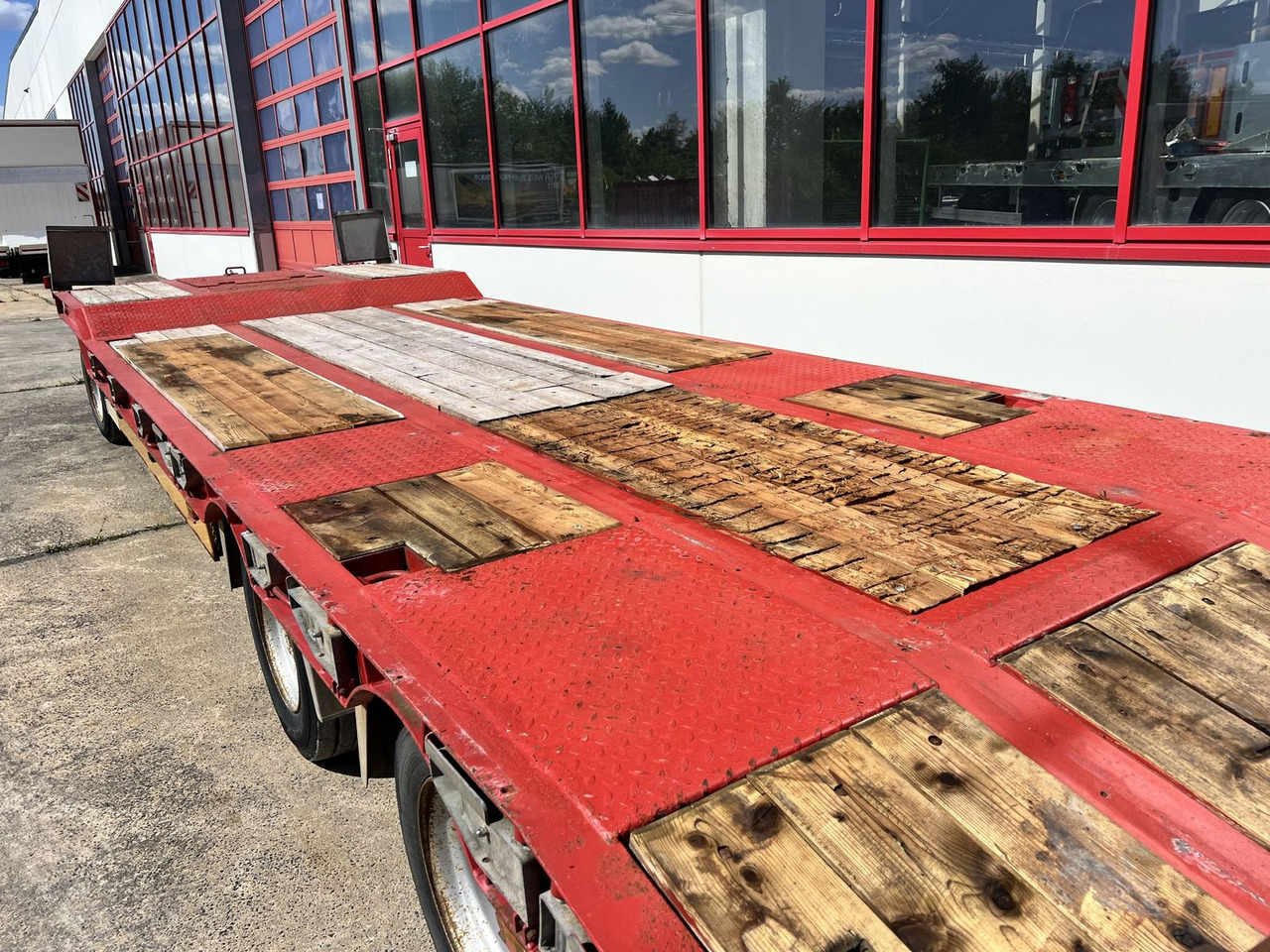 Piekabe zema profila platforma Humbaur  3 Achs Tiefladeranhänger: foto 7