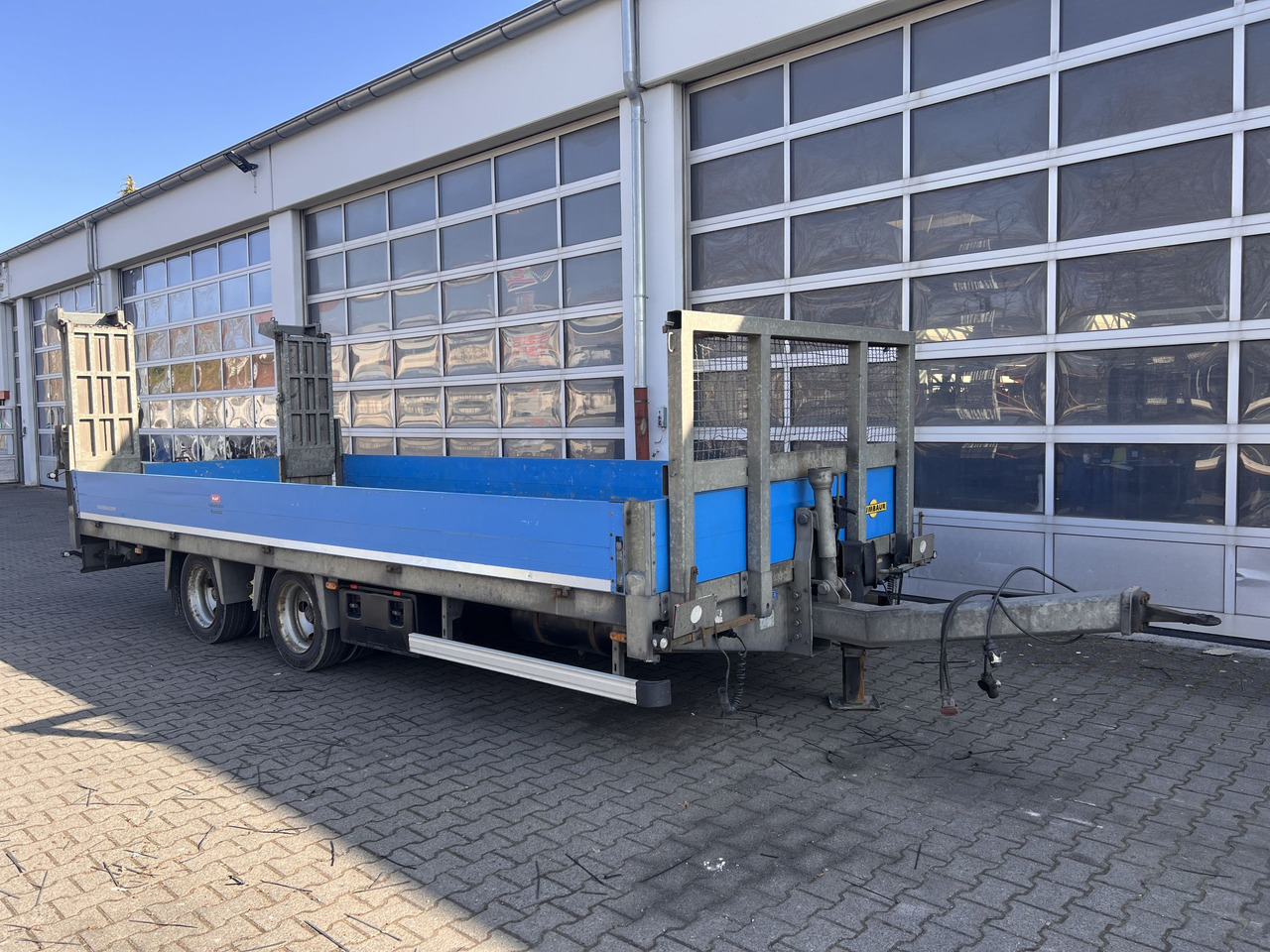 Humbaur HBTZ 136224 TA-BS 13,6 t Tandemtieflader - Piekabe zema profila platforma: foto 2 Humbaur HBTZ 136224 TA-BS 13,6 t Tandemtieflader - Piekabe zema profila platforma: foto 2