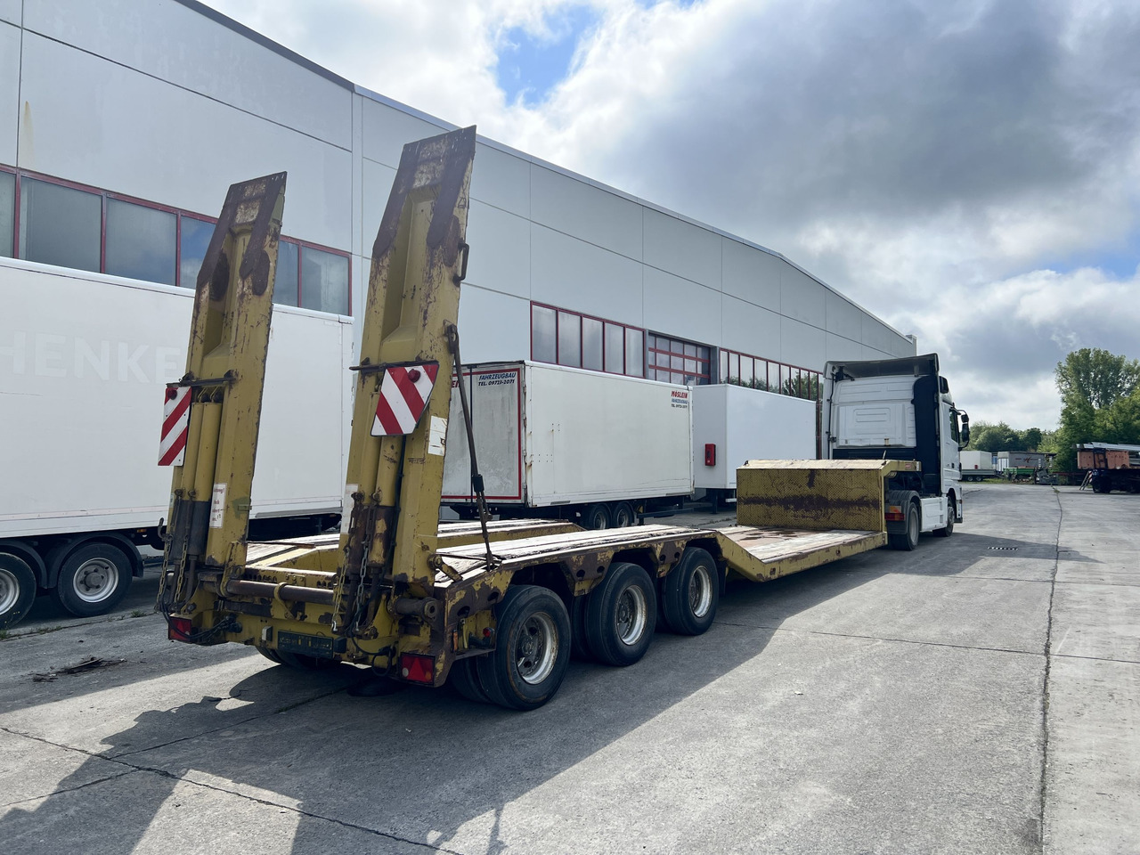 LANGENDORF SATBUE 30/38 3 Achs Tiefbett- Satteltieflader - Puspiekabe zema profila platforma: foto 4 LANGENDORF SATBUE 30/38 3 Achs Tiefbett- Satteltieflader - Puspiekabe zema profila platforma: foto 4