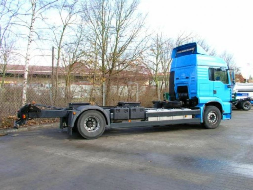MAN 18.410 TGA2 Achs BDF- LKW - Konteineru vedējs/ Kravas automašīna ar noņemamā virsbūve: foto 4 MAN 18.410 TGA2 Achs BDF- LKW - Konteineru vedējs/ Kravas automašīna ar noņemamā virsbūve: foto 4