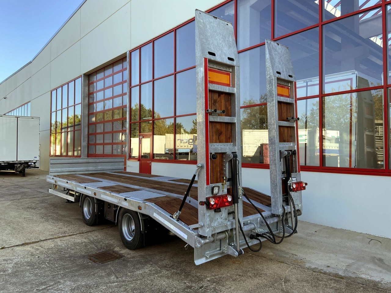 Möslein 21 t Tandemtieflader, hydr. Rampen, NEU - Piekabe zema profila platforma: foto 3 Möslein 21 t Tandemtieflader, hydr. Rampen, NEU - Piekabe zema profila platforma: foto 3