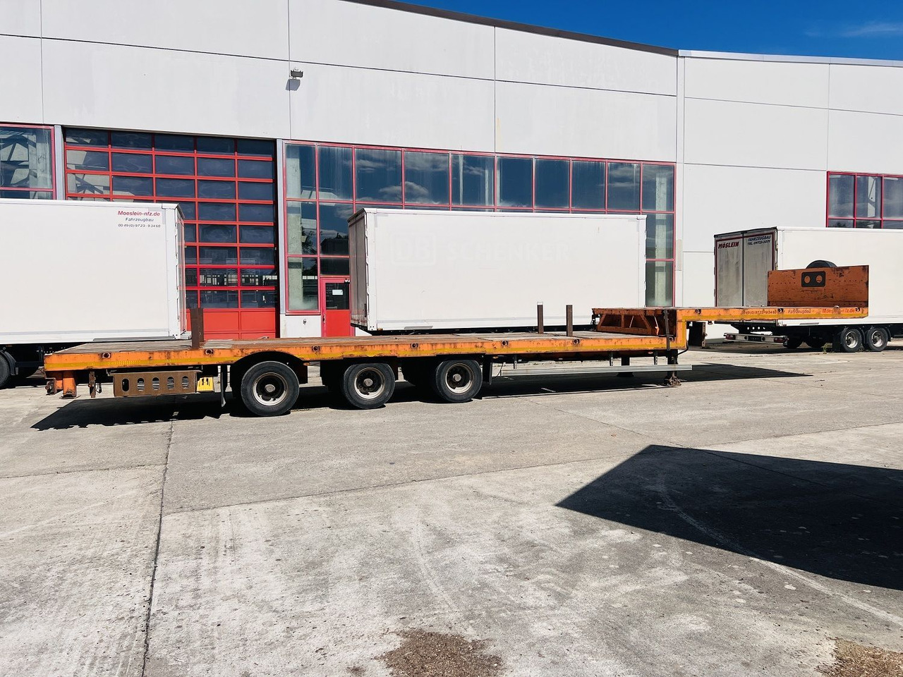 Möslein 3 Achs Satteltieflader Plato 45 t GGfür Fertigt - Puspiekabe zema profila platforma: foto 1 Möslein 3 Achs Satteltieflader Plato 45 t GGfür Fertigt - Puspiekabe zema profila platforma: foto 1