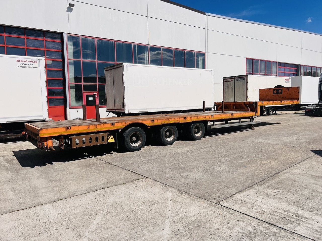 Möslein 3 Achs Satteltieflader Plato 45 t GGfür Fertigt - Puspiekabe zema profila platforma: foto 2 Möslein 3 Achs Satteltieflader Plato 45 t GGfür Fertigt - Puspiekabe zema profila platforma: foto 2
